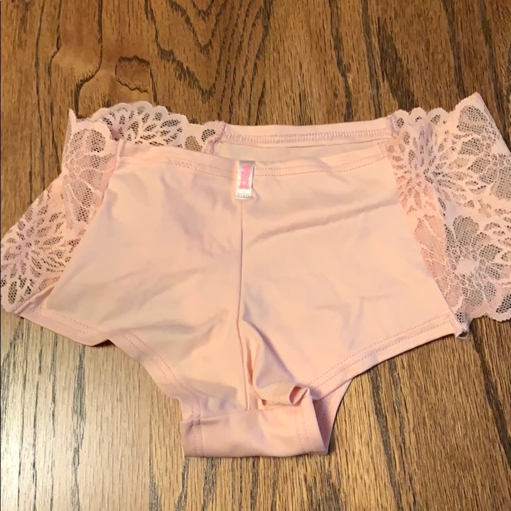 𝙿𝚒𝚗𝚔 𝚟𝚜 𝚞𝚗𝚍𝚒𝚎𝚜